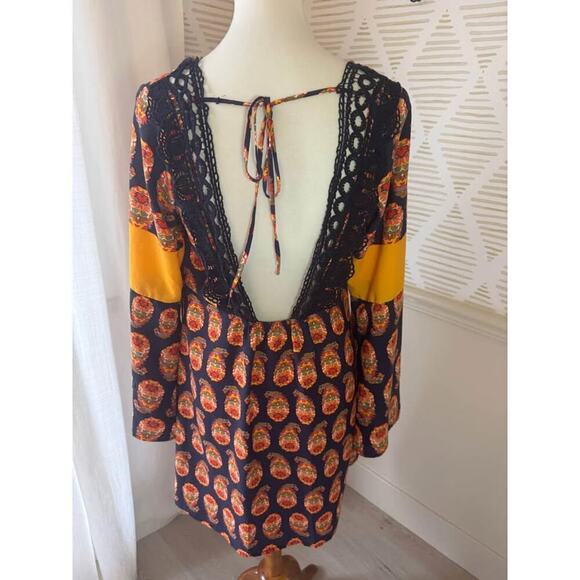 Gianni Bini Women’s Large Bell Sleeve Open Back Dress - Picture 3 of 5